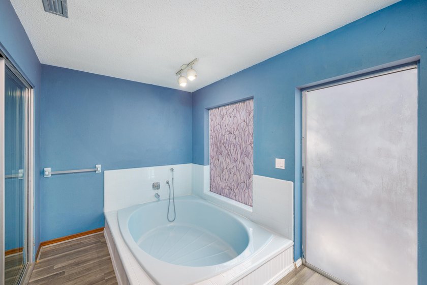 Beautiful three-bedroom, two bath home located in a charming - photo 19