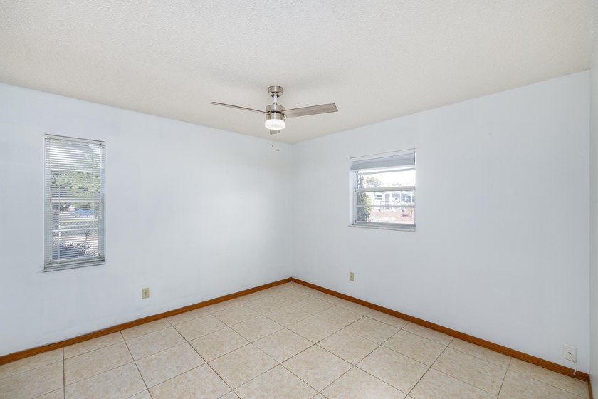 Beautiful three-bedroom, two bath home located in a charming - photo 21