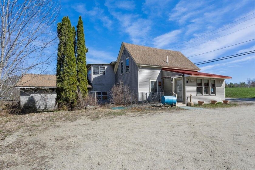 Prime opportunity in the heart of Waterboro! Perfectly - photo 5