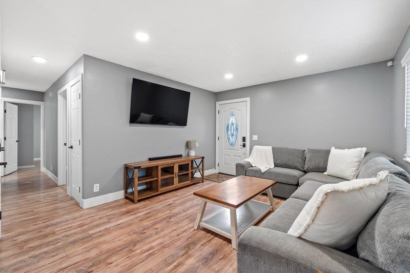 Charming single-level home offering comfort, functionality, and - photo 3