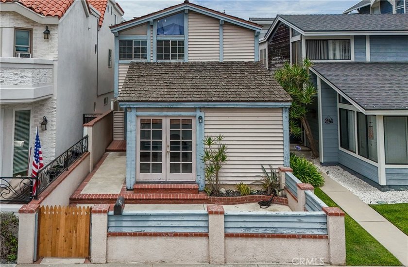 Downtown Huntington Beach Fixer Opportunity! Rare opportunity to - photo 3