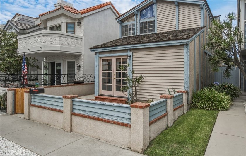 Downtown Huntington Beach Fixer Opportunity! Rare opportunity to - photo 5