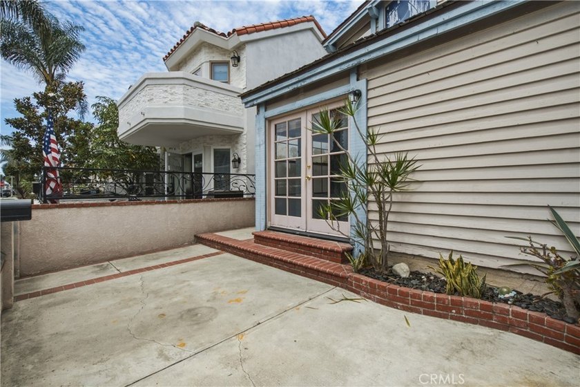 Downtown Huntington Beach Fixer Opportunity! Rare opportunity to - photo 6