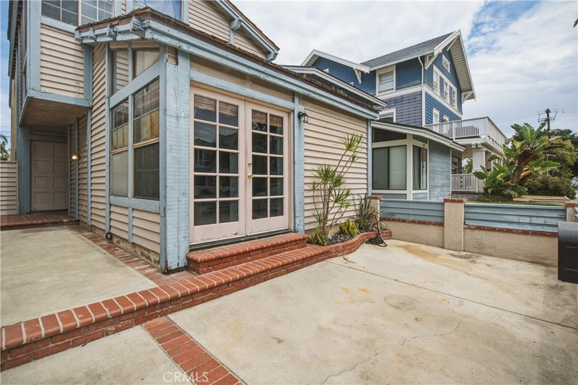 Downtown Huntington Beach Fixer Opportunity! Rare opportunity to - photo 7