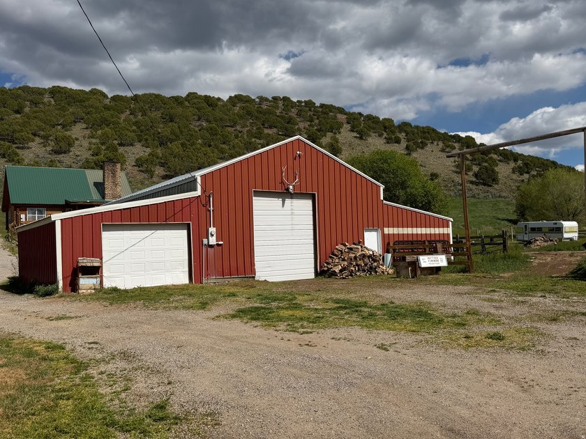 Escape to Bear Lake and enjoy the character of this log cabin - photo 3