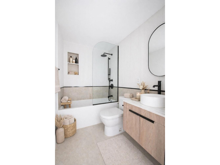 Crowning 19 North Henry Street, a floor-through penthouse duplex - photo 9