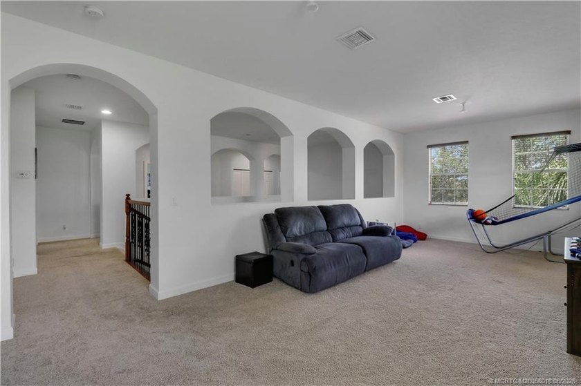 Spectacular Yellowstone model home situated on a quiet - photo 12