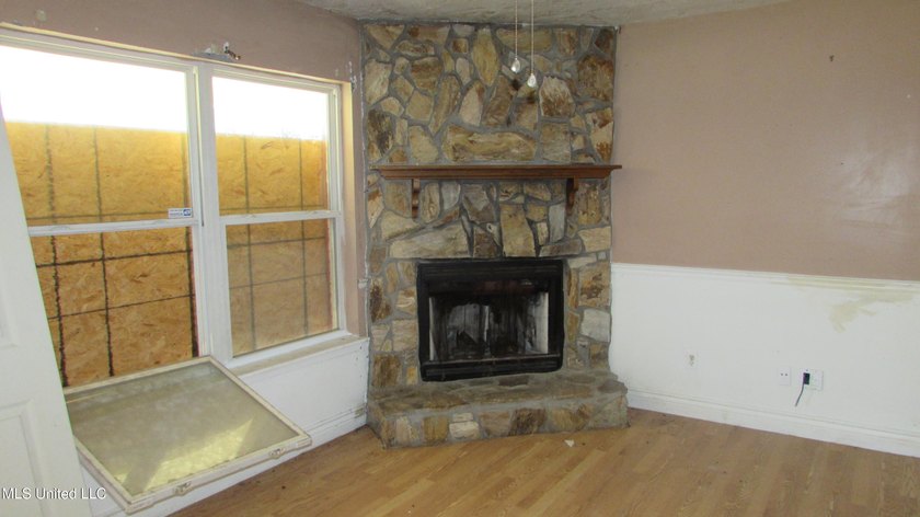 3 bedroom 2 bath home being sold as-is. Newer roof for lower - photo 11