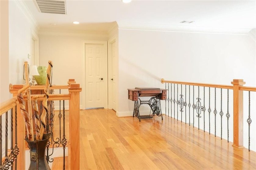 Premier Location in The Fairways! Welcome to a one-of-a-kind - photo 31