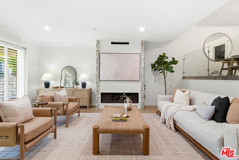 Stunningly renovated townhome overlooking a beautifully - photo 5