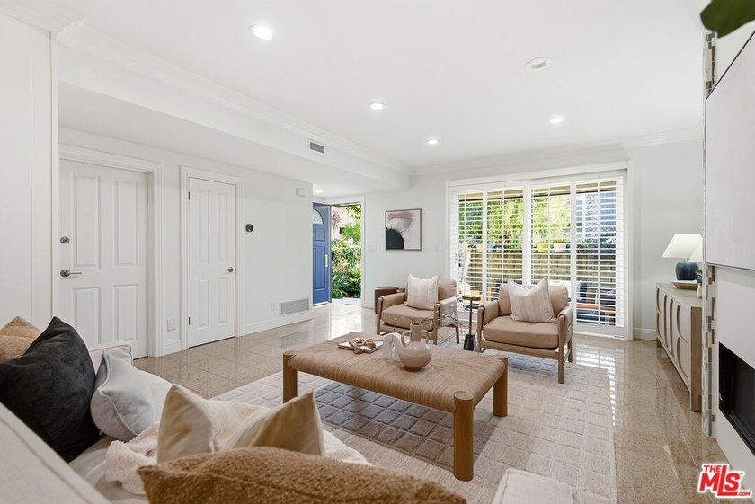 Stunningly renovated townhome overlooking a beautifully - photo 6