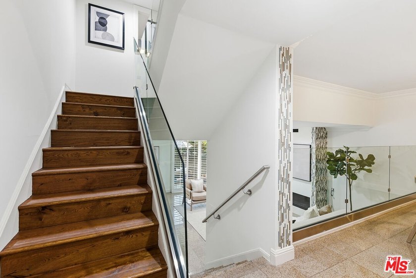Stunningly renovated townhome overlooking a beautifully - photo 10