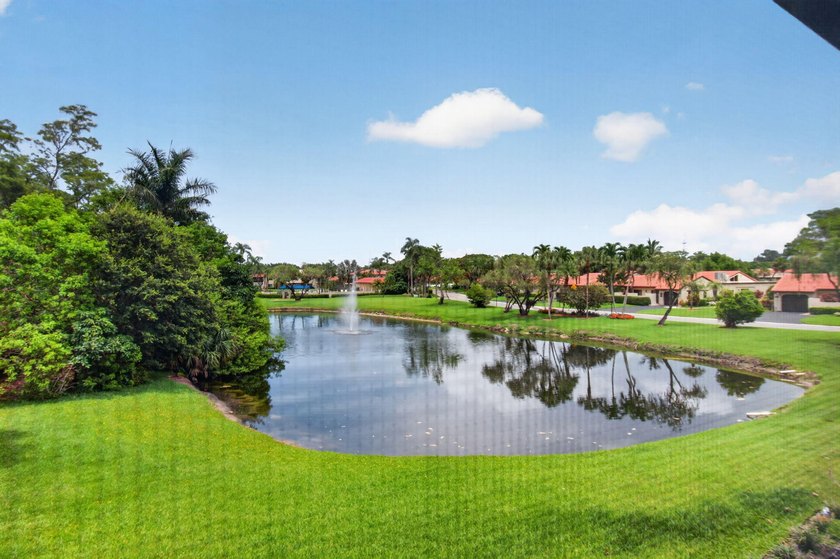 UPDATED UPPER CORNER 2 BED, 2BTH CONDO W/LAKEVIEWS. FRESHLY - photo 23
