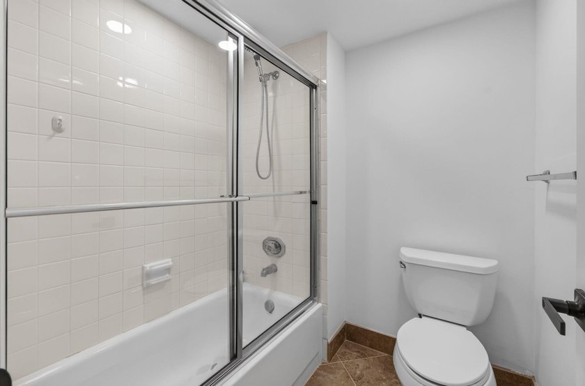 UPDATED UPPER CORNER 2 BED, 2BTH CONDO W/LAKEVIEWS. FRESHLY - photo 25