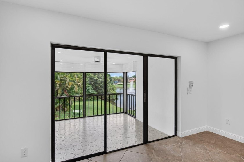 UPDATED UPPER CORNER 2 BED, 2BTH CONDO W/LAKEVIEWS. FRESHLY - photo 29
