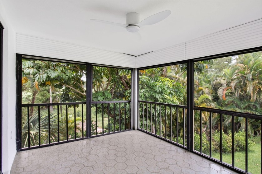 UPDATED UPPER CORNER 2 BED, 2BTH CONDO W/LAKEVIEWS. FRESHLY - photo 32