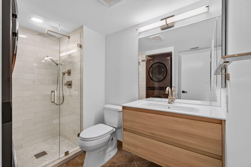 UPDATED UPPER CORNER 2 BED, 2BTH CONDO W/LAKEVIEWS. FRESHLY - photo 37
