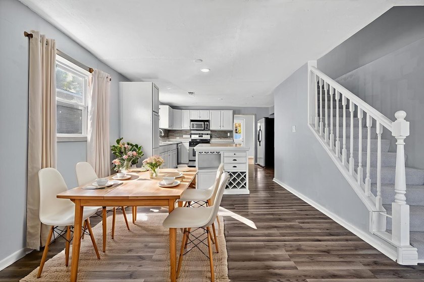 Welcome to this beautiful 3-bedroom, 2-bath home. Inside, you'll - photo 4