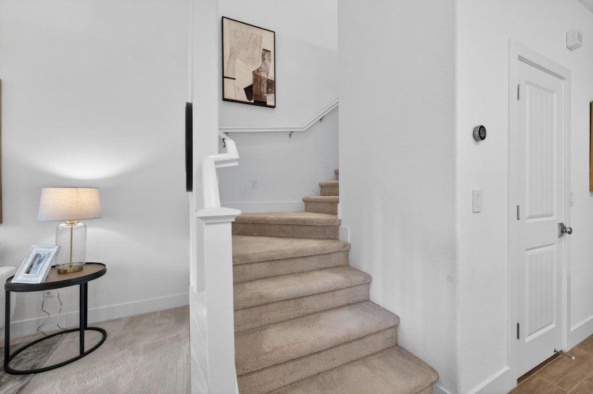 Welcome to this beautifully maintained end-unit, townhome-style - photo 13