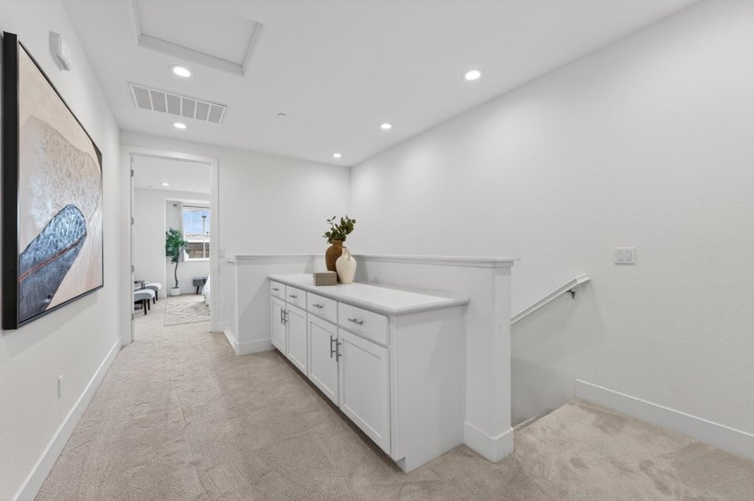 Welcome to this beautifully maintained end-unit, townhome-style - photo 14