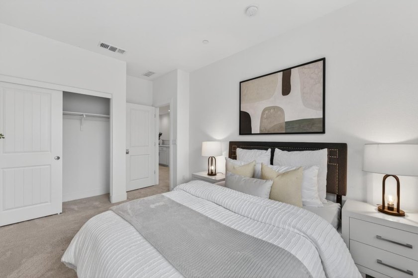 Welcome to this beautifully maintained end-unit, townhome-style - photo 23