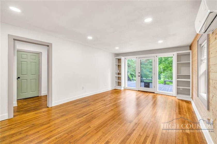 Welcome to this charming 2-bedroom, 2-bath Storybook Cottage - photo 6