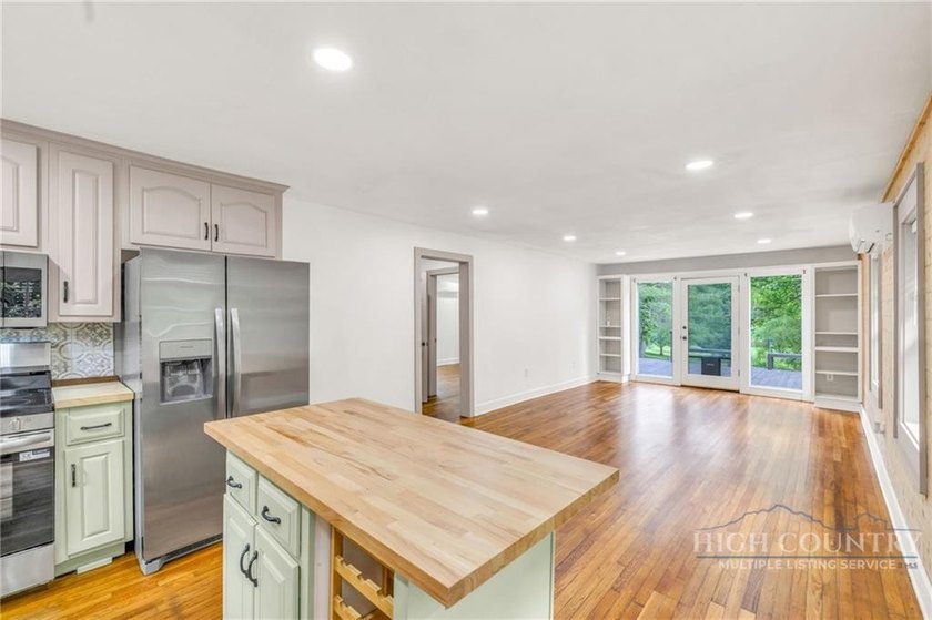 Welcome to this charming 2-bedroom, 2-bath Storybook Cottage - photo 8