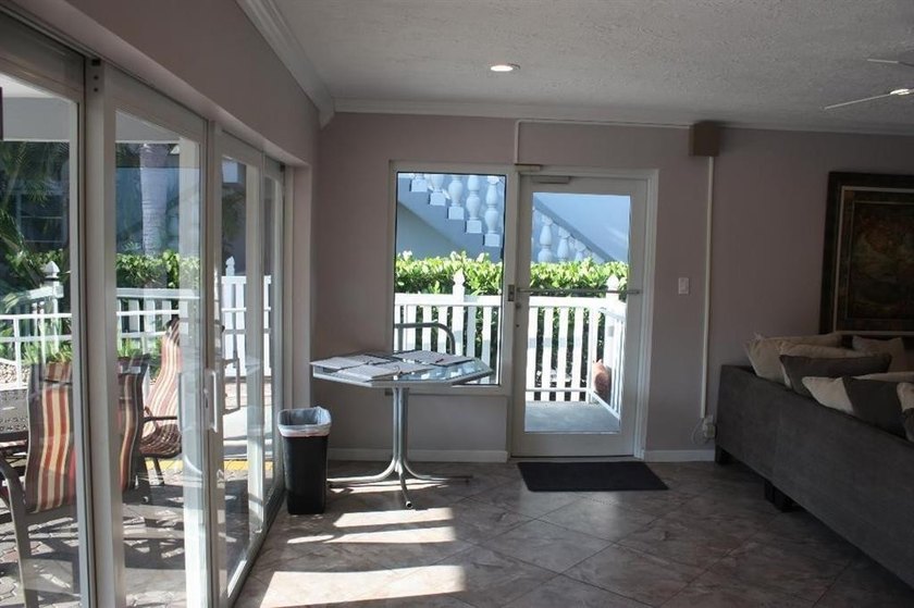 Very nice unit. Corner East and southern facing. Owner will - photo 18
