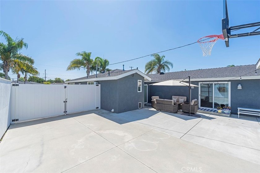 Beautifully maintained four-bedroom home in an ideal location - photo 33
