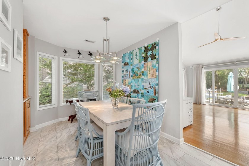 Welcome to waterfront living in the heart of Pine Knoll Shores! - photo 11