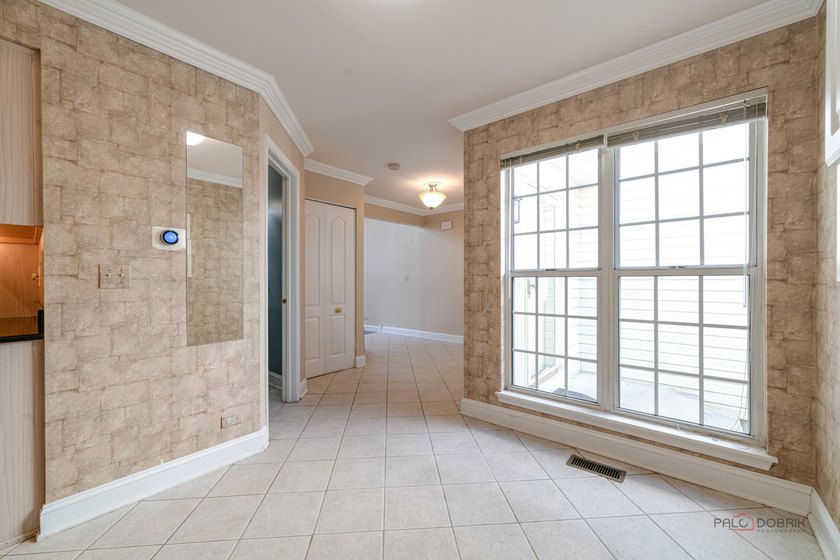 Welcome to one of the finest townhomes in the Schaumburg/Hoffman - photo 11