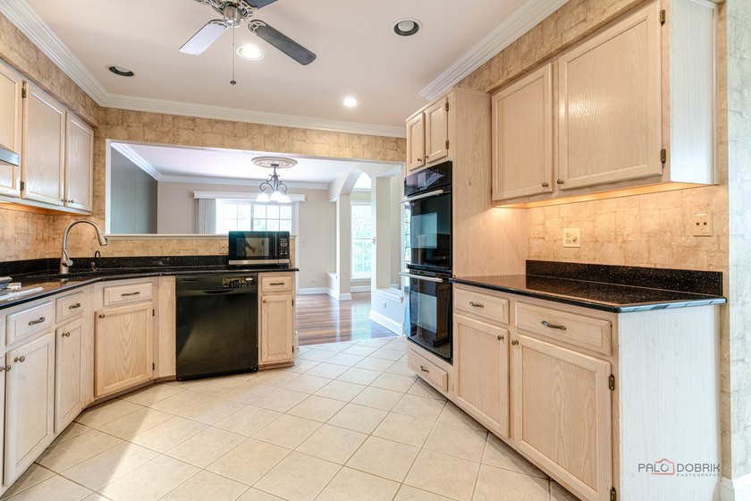 Welcome to one of the finest townhomes in the Schaumburg/Hoffman - photo 14