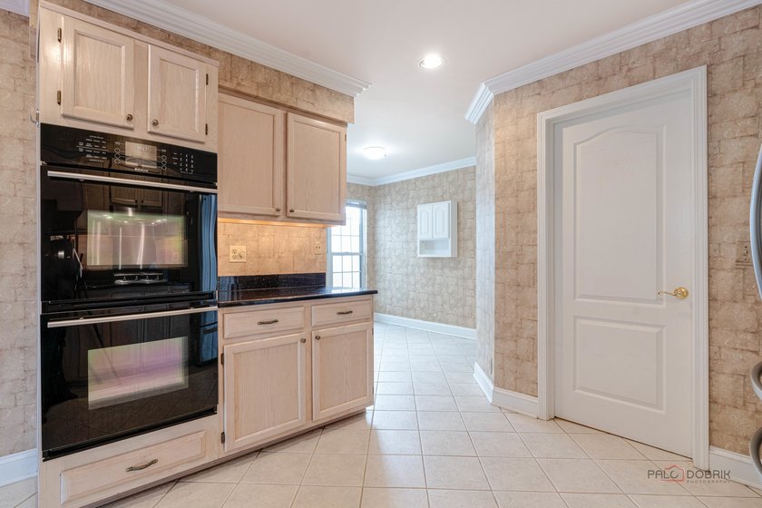 Welcome to one of the finest townhomes in the Schaumburg/Hoffman - photo 15
