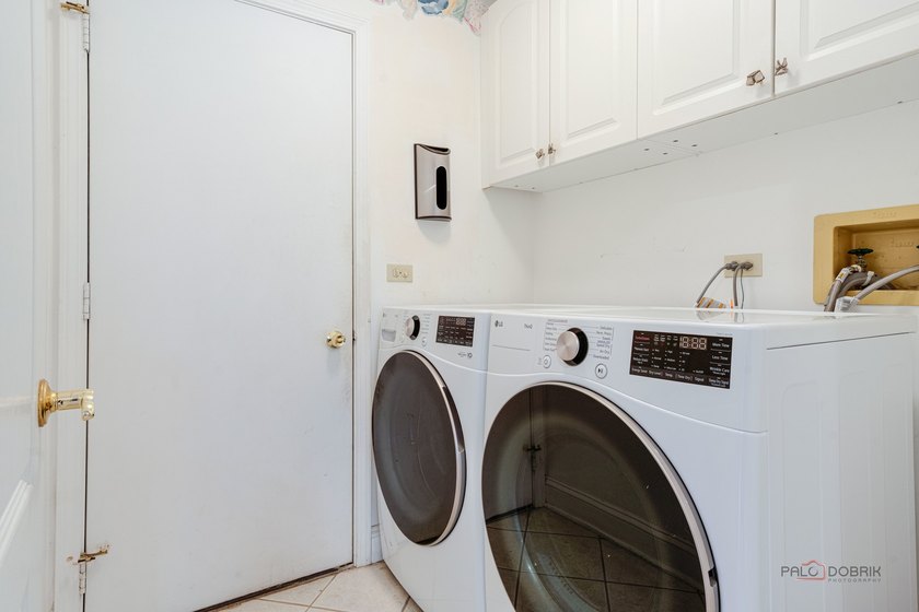 Welcome to one of the finest townhomes in the Schaumburg/Hoffman - photo 17