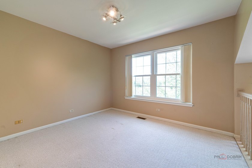 Welcome to one of the finest townhomes in the Schaumburg/Hoffman - photo 18