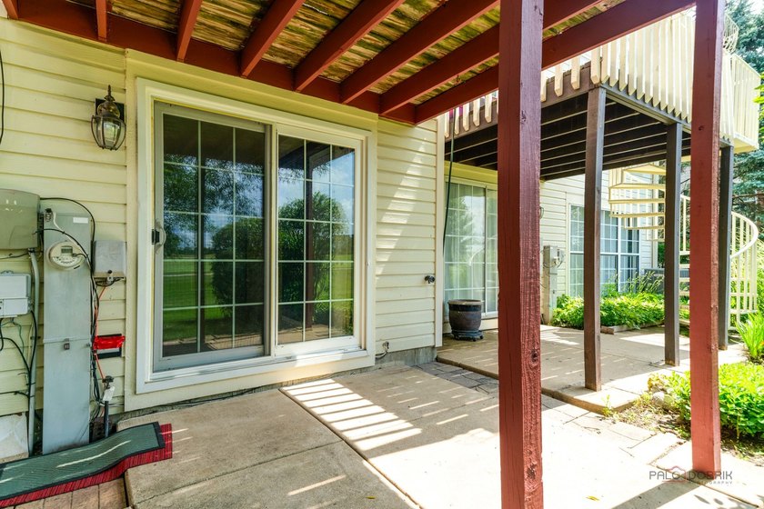 Welcome to one of the finest townhomes in the Schaumburg/Hoffman - photo 32