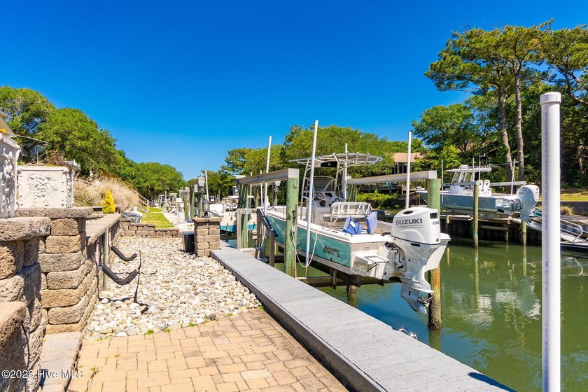 Welcome to waterfront living in the heart of Pine Knoll Shores! - photo 35