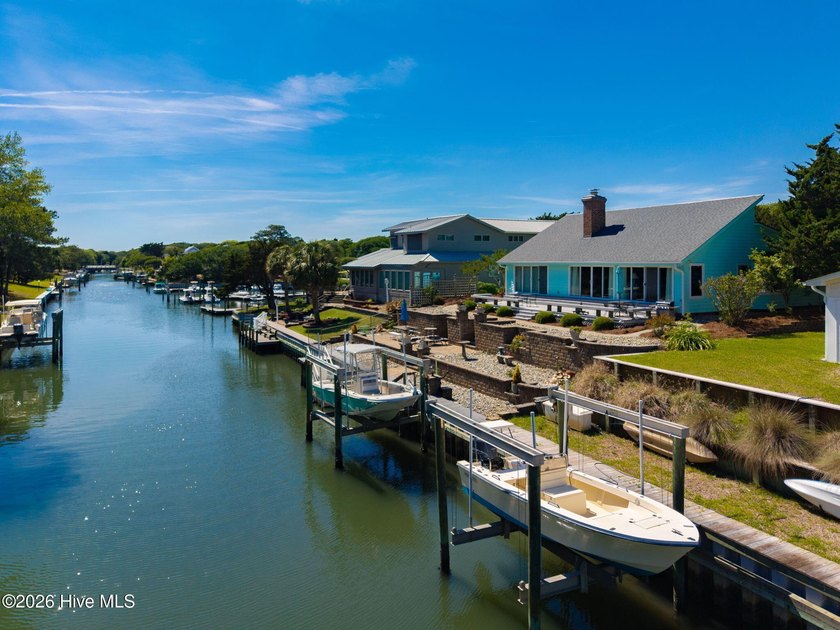 Welcome to waterfront living in the heart of Pine Knoll Shores! - photo 37