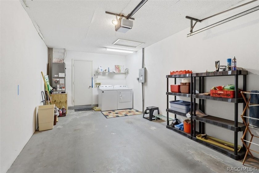 Welcome to maintenance-free living in the desirable Third - photo 34