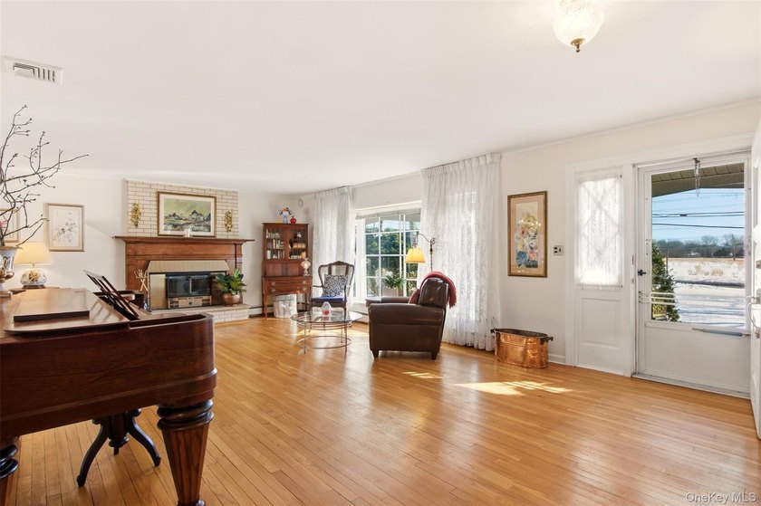 Desirable East Moriches location! This 3-bedroom, 2-bath - photo 5