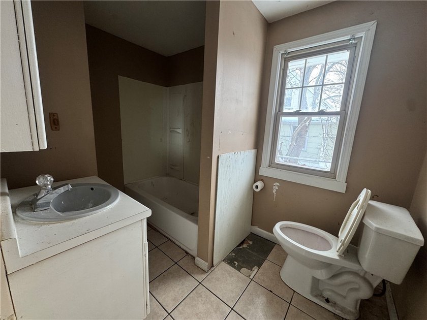Welcome to 760 Seward St. This 1455 sq ft home, is designed to - photo 7