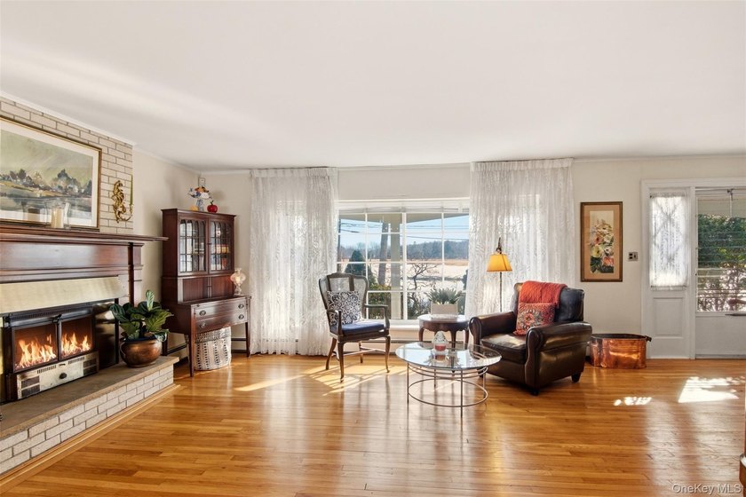 Desirable East Moriches location! This 3-bedroom, 2-bath - photo 8