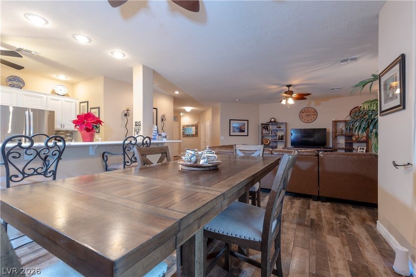 Discover the epitome of desert oasis living in this stunning 3 - photo 11