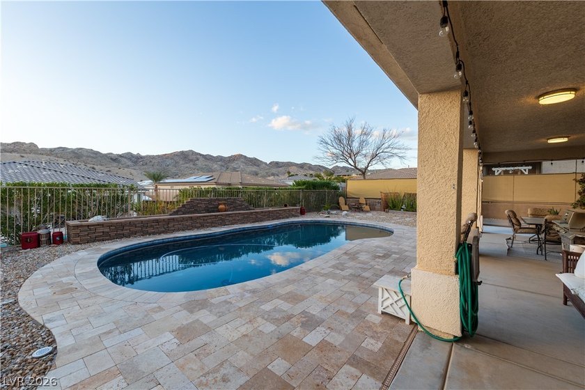 Discover the epitome of desert oasis living in this stunning 3 - photo 40
