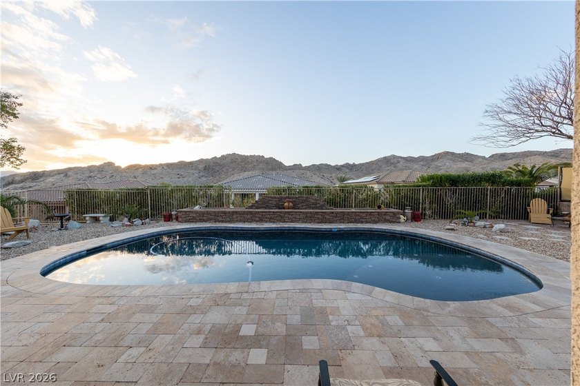 Discover the epitome of desert oasis living in this stunning 3 - photo 41
