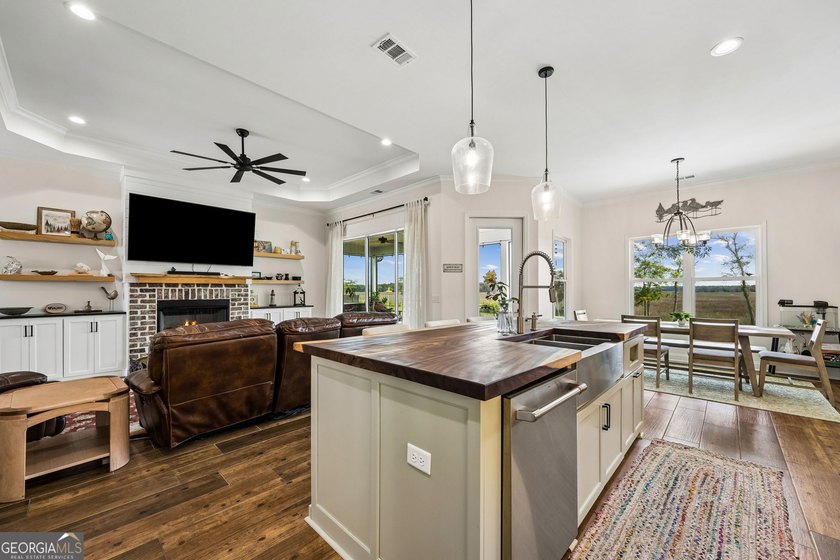 SHOWING LIKE A MODEL HOME, this exceptional custom-built - photo 19