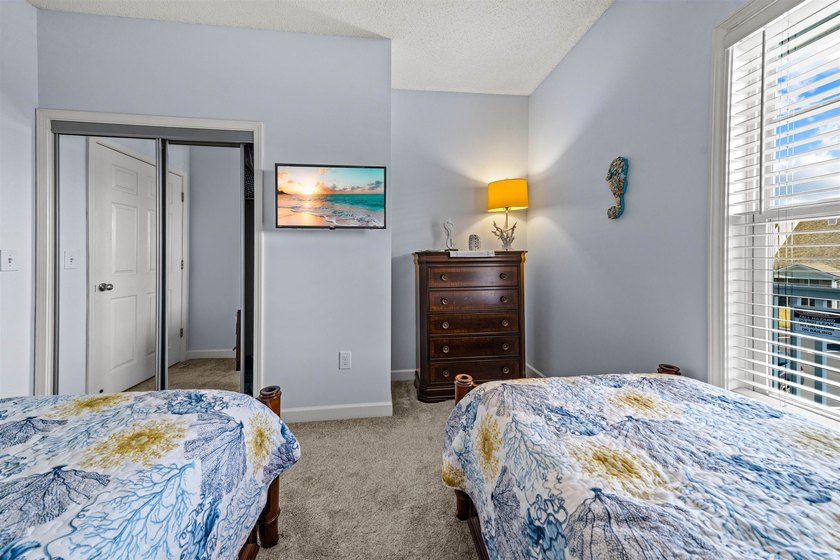 Impeccably maintained and beautifully upgraded 2-bedroom, 2-bath - photo 30