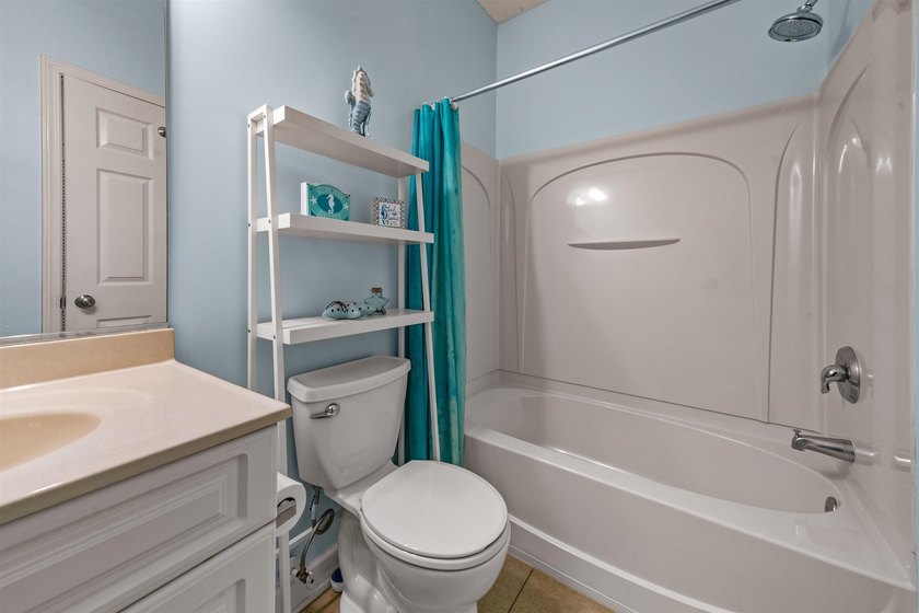 Impeccably maintained and beautifully upgraded 2-bedroom, 2-bath - photo 31
