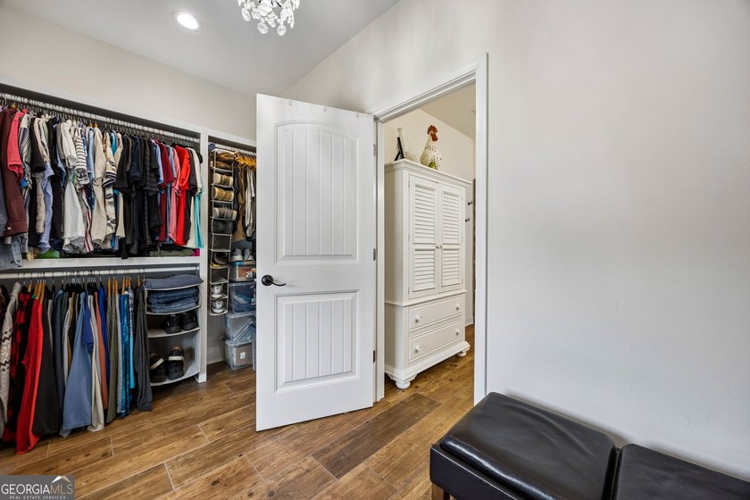 SHOWING LIKE A MODEL HOME, this exceptional custom-built - photo 31