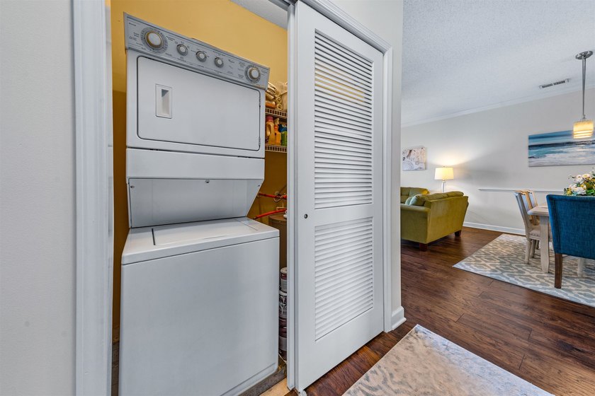 Impeccably maintained and beautifully upgraded 2-bedroom, 2-bath - photo 32